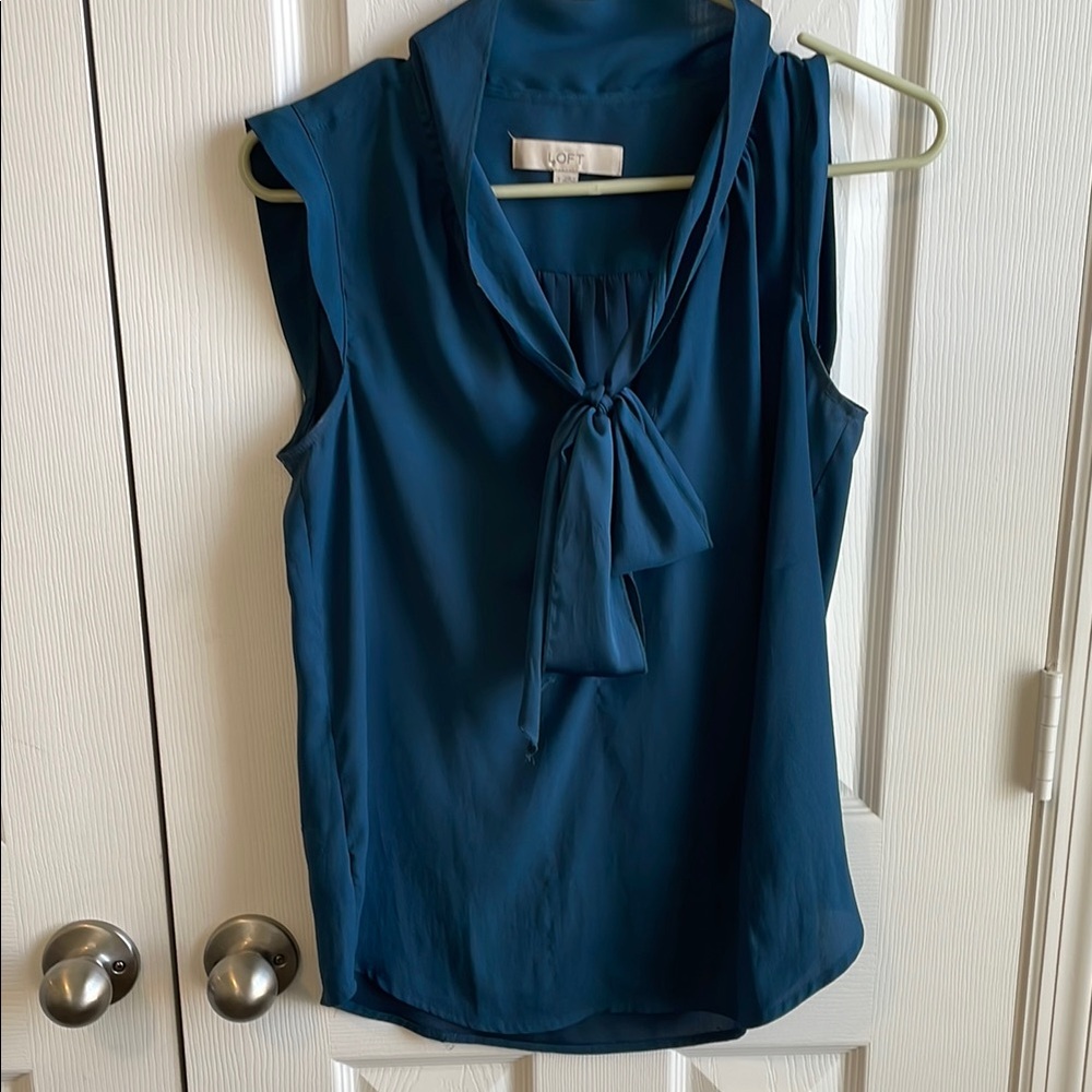 LOFT Women's Blue Sleeveless Top